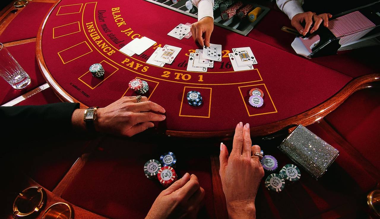 Камбин предлагает возобновить деятельность казино