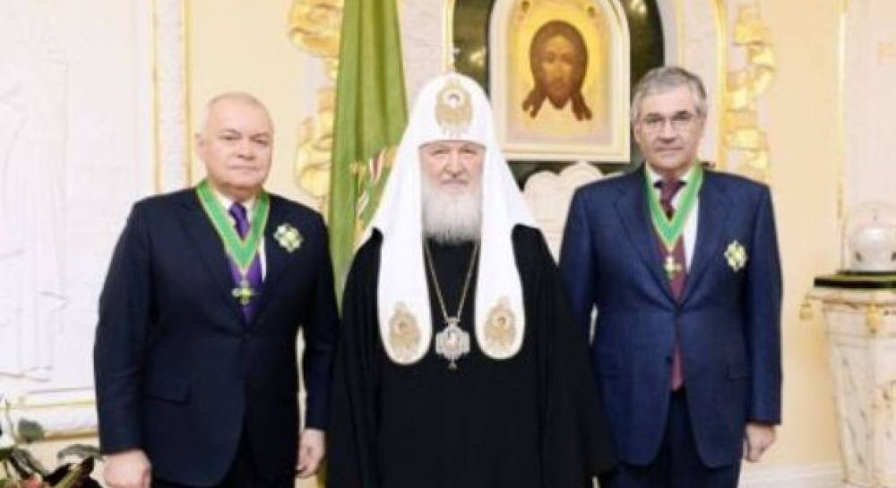 Патриарх Московский Кирилл наградил орденами разжигателей войны