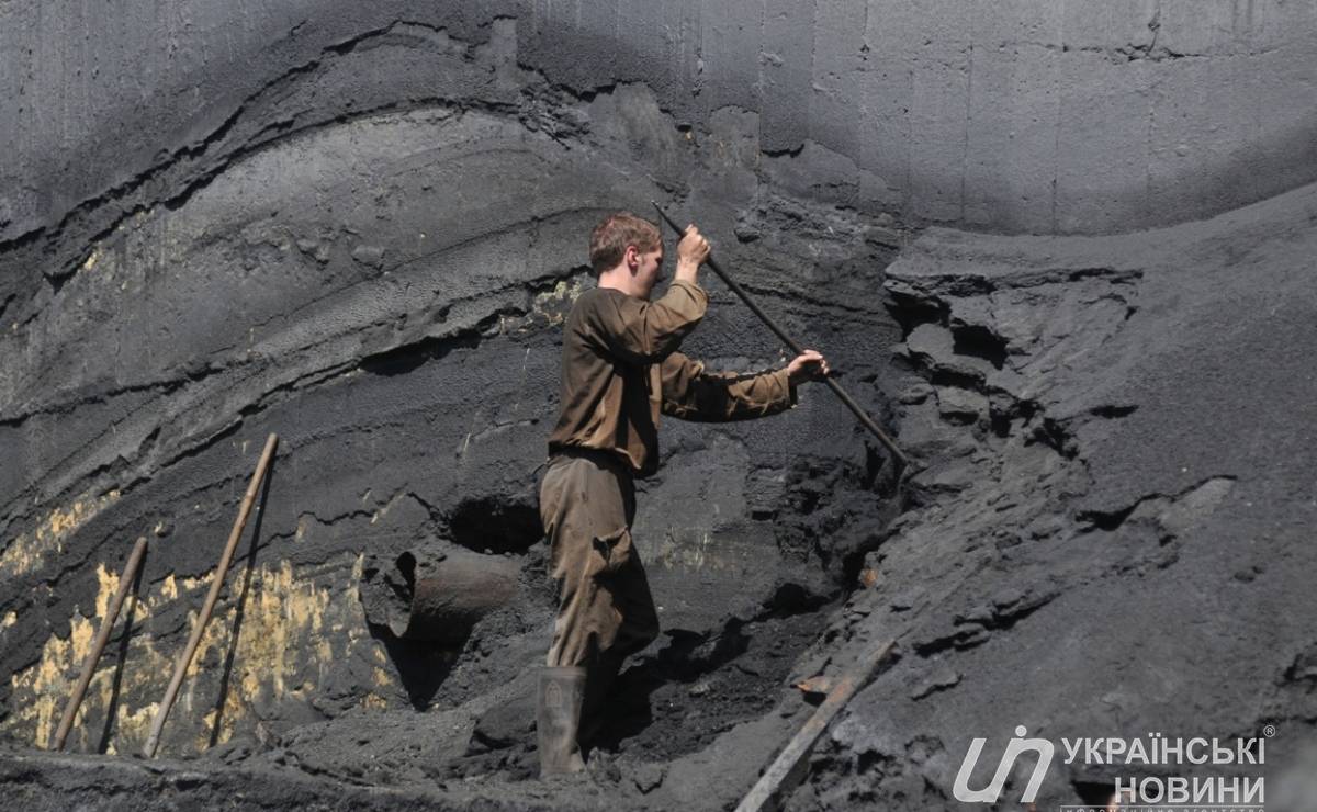 Порошенко подтвердил закупку угля на оккупированных территориях