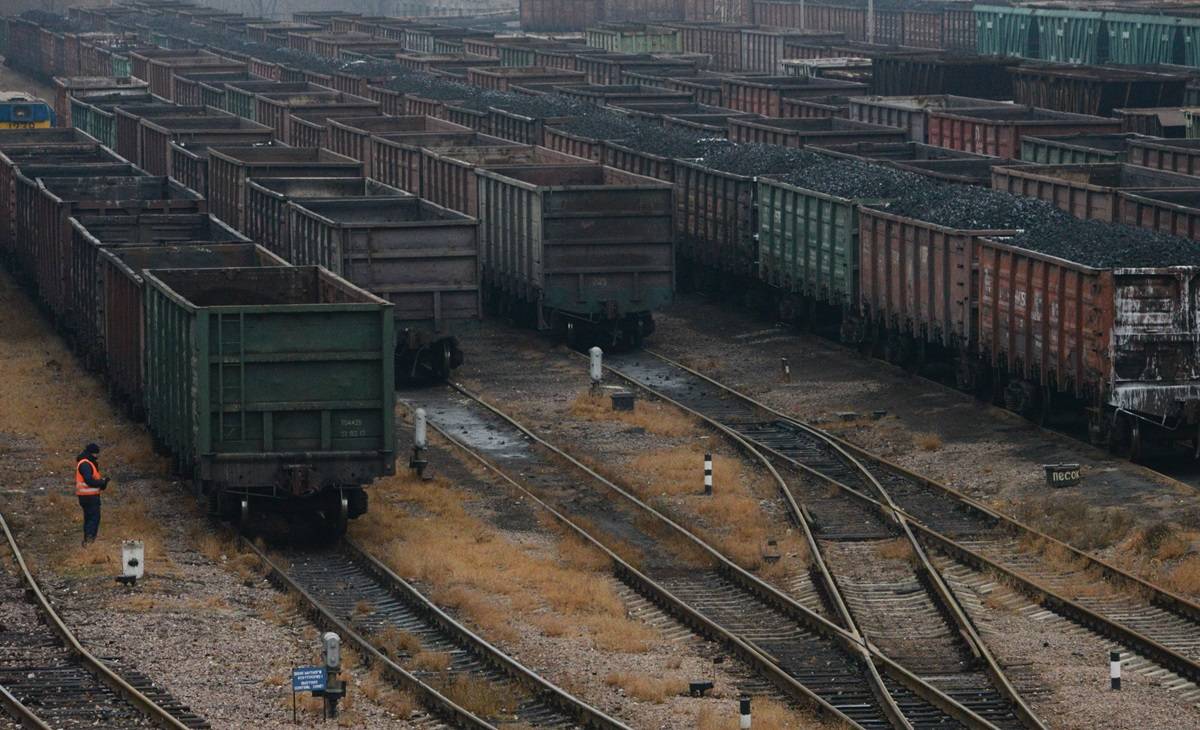В Дебальцево заблокировано 900 вагонов с углем