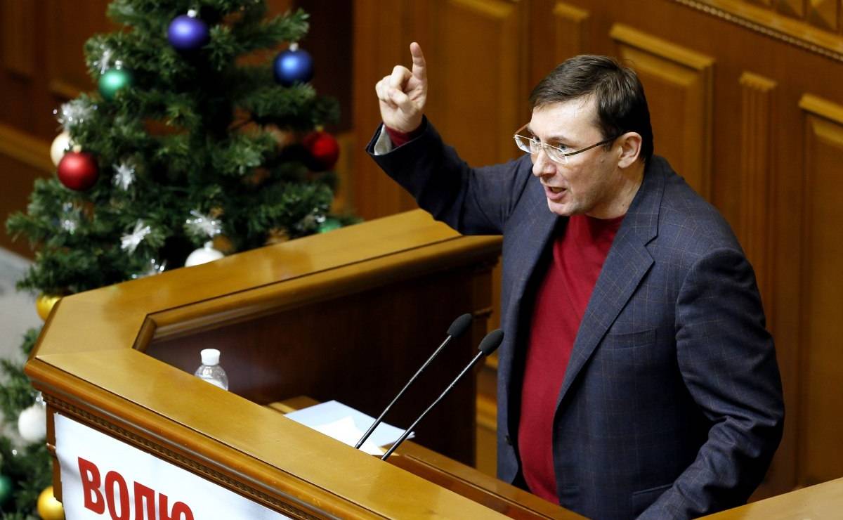 Луценко: Депутатов лишат неприкосновенности в 2015 году