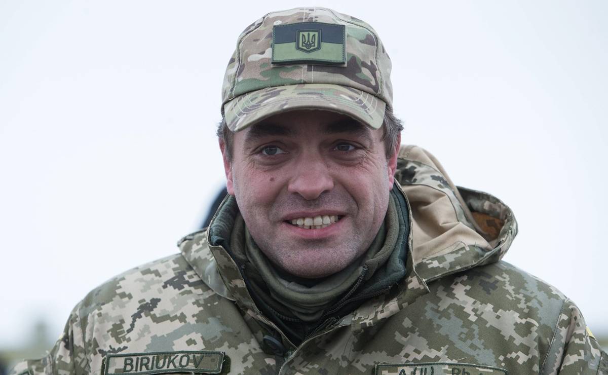 Почему Украина не вводит военное положение?