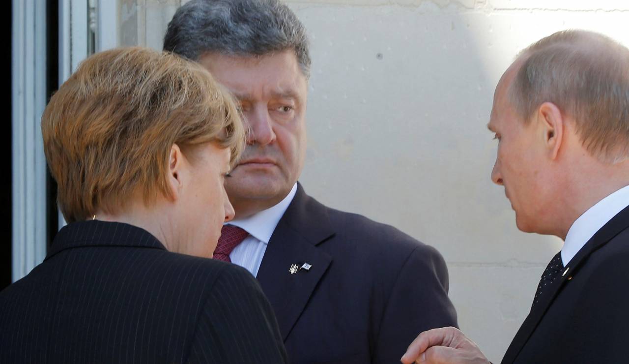 Порошенко: Россия должна прекратить "грязную игру" и остановить стрельбу