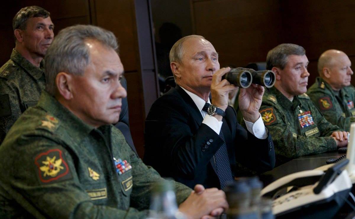 Путин призвал россиян на военные сборы