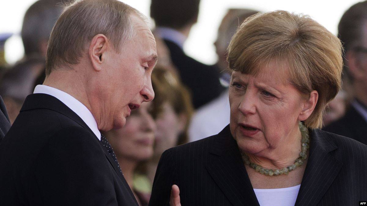 Меркель, Олланд и Обама обеспокоены ситуацией в Дебальцево и будут наблюдать