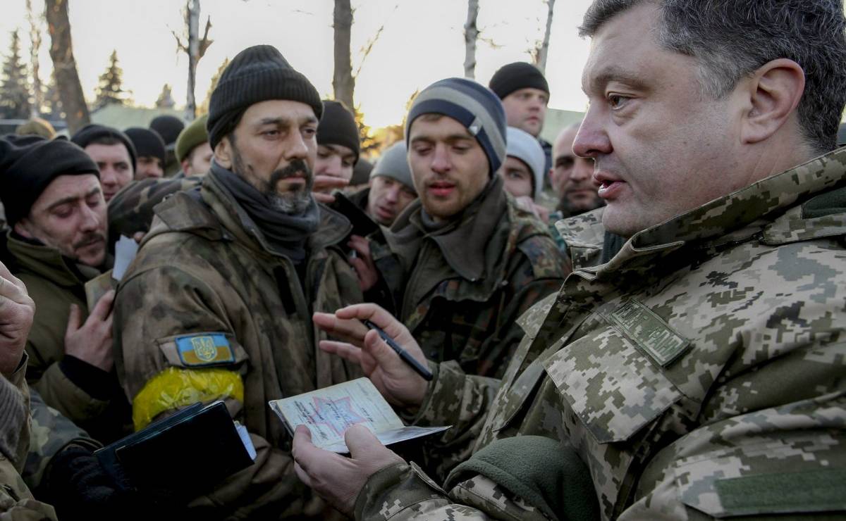 Порошенко: Россия как страна-агрессор не будет миротворцем на Донбассе