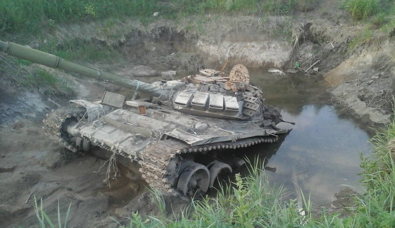 Путь брошенного боевиками в 2014 году танка удалось проследить от самой России