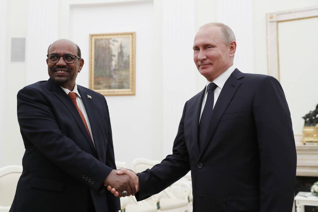 Разрыв шаблона: власти Судана выдают своего диктатора в Гаагу, Путин остаётся один?